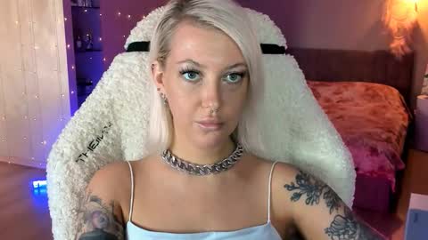 Snapshot of tykioty_miley chatting on October 11, 10:47 am Miley online show from October 11, 10:47 am