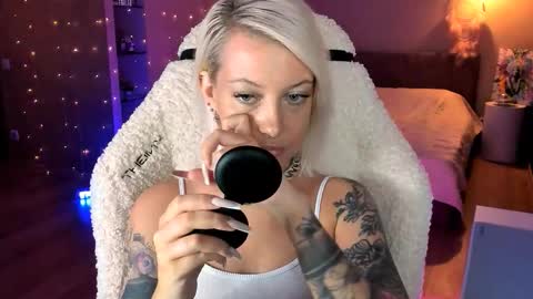 Snapshot of tykioty_miley chatting on October 20, 11:32 am Miley online show from October 20, 11:32 am