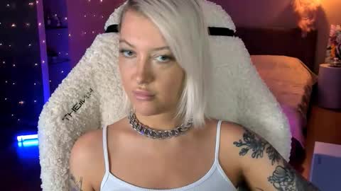 Snapshot of tykioty_miley chatting on October 22, 12:16 pm Miley online show from October 22, 12:16 pm