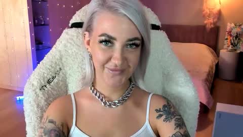 Snapshot of tykioty_miley chatting on October 25, 11:29 am Miley online show from October 25, 11:29 am