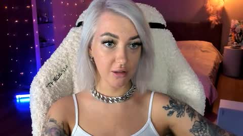 Snapshot of tykioty_miley chatting on October 26, 2:01 pm Miley online show from October 26, 2:01 pm