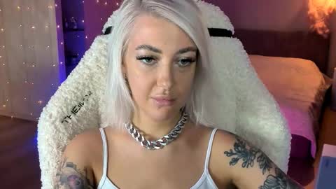 Snapshot of tykioty_miley chatting on November 1, 11:12 am Miley online show from November 1, 11:12 am