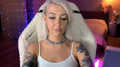 Snapshot of tykioty_miley chatting on November 8, 10:59 am Miley online show from November 8, 10:59 am