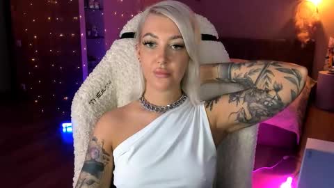 Snapshot of tykioty_miley chatting on November 12, 3:12 pm Miley online show from November 12, 3:12 pm