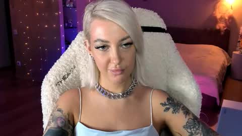 Snapshot of tykioty_miley chatting on November 14, 12:15 pm Miley online show from November 14, 12:15 pm