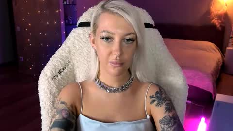 Snapshot of tykioty_miley chatting on November 29, 11:02 am Miley online show from November 29, 11:02 am