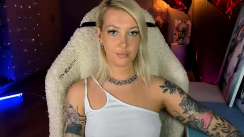 Miley online show from April 18, 12:31 pm