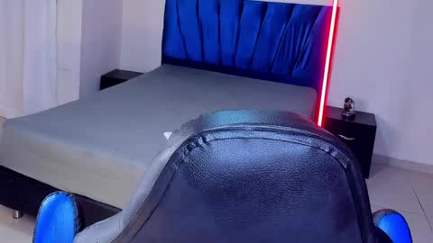 tyler_bell_ online show from April 7, 3:07 am