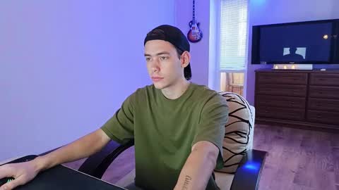 Snapshot of tyler_hack chatting on October 6, 11:07 am Tyler and Chris online show from October 6, 11:07 am
