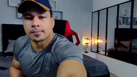 Snapshot of tyler_hank1 chatting on December 6, 10:05 am tyler_hank1 online show from December 6, 10:05 am