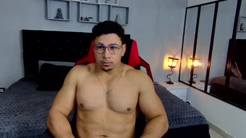 Snapshot of tyler_hank1 chatting on December 9, 10:11 am tyler_hank1 online show from December 9, 10:11 am