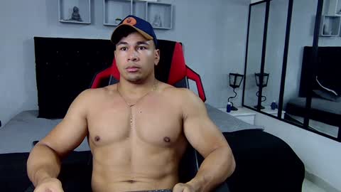 Snapshot of tyler_hank1 chatting on February 6, 7:40 pm tyler_hank1 online show from February 6, 7:40 pm