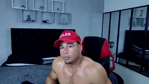 Snapshot of tyler_hank1 chatting on February 23, 3:08 pm tyler_hank1 online show from February 23, 3:08 pm