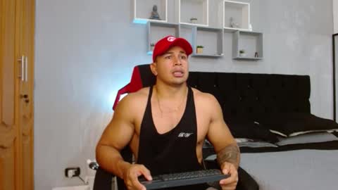 Snapshot of tyler_hank1 chatting on November 17, 8:36 pm tyler_hank1 online show from November 17, 8:36 pm