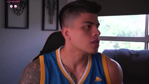 Snapshot of tyler_muscle chatting on September 20, 3:57 pm David online show from September 20, 3:57 pm