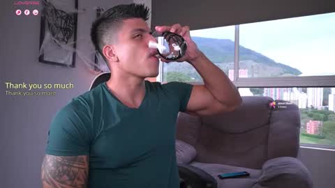 Snapshot of tyler_muscle chatting on October 11, 9:02 pm David online show from October 11, 9:02 pm