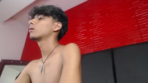 Snapshot of tyler_wolf_1 chatting on October 13, 1:00 pm tyler_wolf_1 online show from October 13, 1:00 pm
