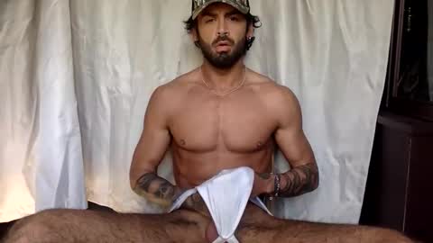 tylerjamesxxx_ online show from April 21, 9:59 am