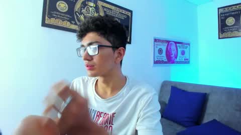 Snapshot of tylerwhiite_ chatting on February 1, 9:21 am online show from February 1, 9:21 am