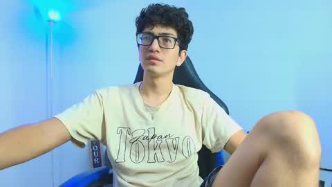 Snapshot of tylerwhiite_ chatting on September 27, 11:15 am online show from September 27, 11:15 am