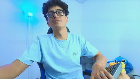 Snapshot of tylerwhiite_ chatting on October 23, 4:01 am online show from October 23, 4:01 am