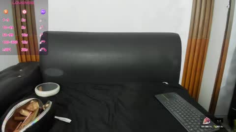 Snapshot of tyra_privacy chatting on February 24, 1:02 am Tyra privacy online show from February 24, 1:02 am