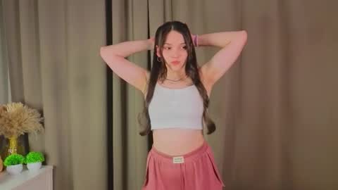 Snapshot of tyrasyversen chatting on November 30, 11:03 am Emily online show from November 30, 11:03 am