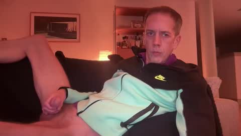 Snapshot of tyronev70 chatting on December 17, 6:03 pm Ty online show from December 17, 6:03 pm