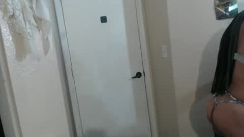 Snapshot of uandme_baby chatting on October 31, 5:03 pm Azelia B online show from October 31, 5:03 pm