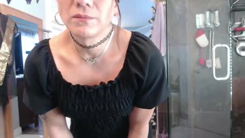 Snapshot of uandme_baby chatting on December 14, 10:14 pm Azelia B online show from December 14, 10:14 pm