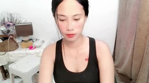 Snapshot of ube_halaya chatting on November 6, 7:53 am Rona online show from November 6, 7:53 am