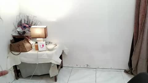 Snapshot of ube_halaya chatting on November 7, 7:41 am Rona online show from November 7, 7:41 am