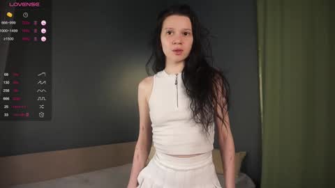 Snapshot of udelaborom chatting on February 1, 8:05 pm Lili online show from February 1, 8:05 pm