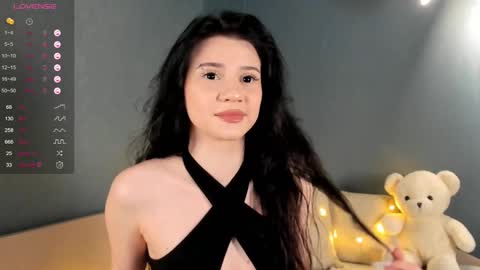 Snapshot of udelaborom chatting on February 9, 7:19 pm Lili online show from February 9, 7:19 pm