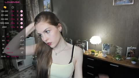 Snapshot of udeledelmoref chatting on February 5, 12:10 am Liky online show from February 5, 12:10 am