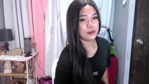 Snapshot of ugly_asianlover chatting on December 1, 9:59 pm rechelle online show from December 1, 9:59 pm