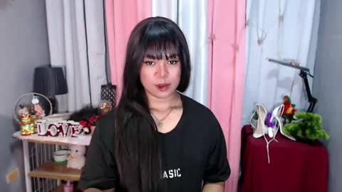 Snapshot of ugly_asianlover chatting on December 6, 11:11 am rechelle online show from December 6, 11:11 am