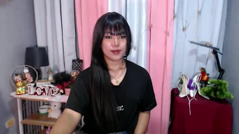 Snapshot of ugly_asianlover chatting on December 7, 4:42 am rechelle online show from December 7, 4:42 am