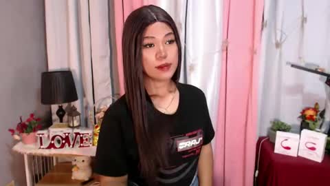 Snapshot of ugly_asianlover chatting on December 23, 3:23 pm rechelle online show from December 23, 3:23 pm