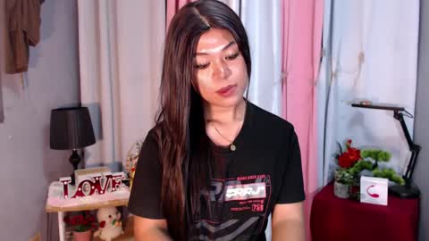 Snapshot of ugly_asianlover chatting on January 6, 12:46 pm rechelle online show from January 6, 12:46 pm