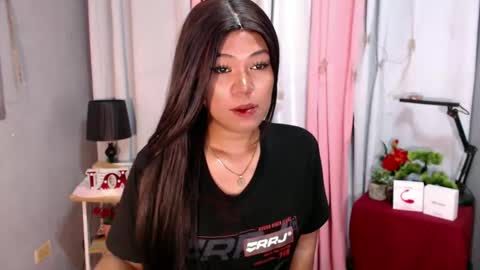 Snapshot of ugly_asianlover chatting on January 8, 5:37 am rechelle online show from January 8, 5:37 am