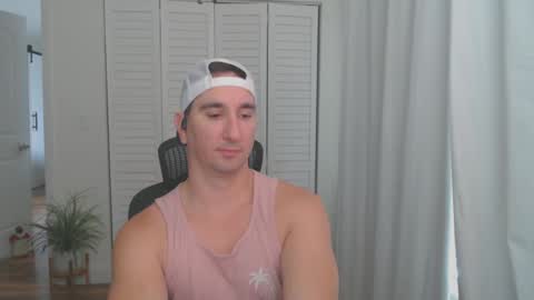 Snapshot of uglyduck3532 chatting on January 20, 7:04 pm uglyduck3532 online show from January 20, 7:04 pm