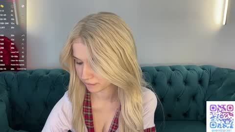 Vikki online show from May 19, 3:18 pm