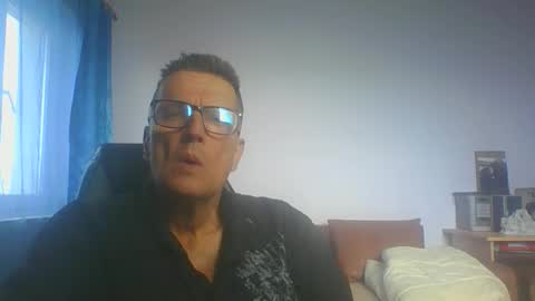 Snapshot of ulmeni7 chatting on October 29, 11:23 am ulmeni7 online show from October 29, 11:23 am