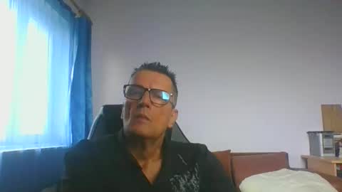 Snapshot of ulmeni7 chatting on November 3, 7:31 am ulmeni7 online show from November 3, 7:31 am