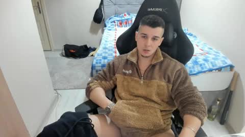Snapshot of ulxer chatting on December 21, 8:10 pm hi im mike tyson -  online show from December 21, 8:10 pm