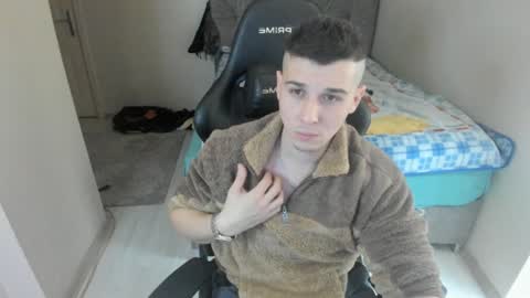 Snapshot of ulxer chatting on January 3, 4:33 am hi im mike tyson -  online show from January 3, 4:33 am