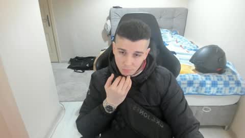 Snapshot of ulxer chatting on January 18, 7:37 pm hi im mike tyson -  online show from January 18, 7:37 pm