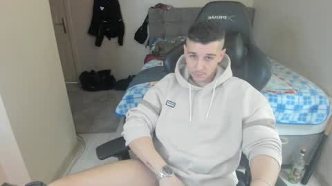 Snapshot of ulxer chatting on February 1, 11:16 pm hi im mike tyson -  online show from February 1, 11:16 pm