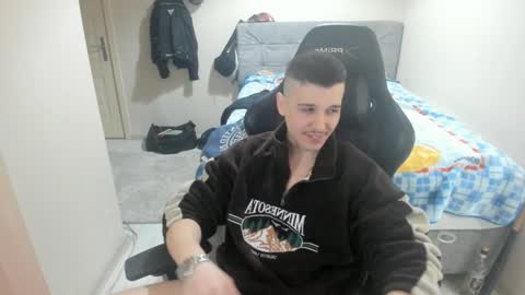 Snapshot of ulxer chatting on February 6, 11:04 pm hi im mike tyson -  online show from February 6, 11:04 pm